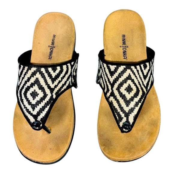Minnetonka Shoes - Minnetonka Mara‎ Comfort Thong Sandal Size 9